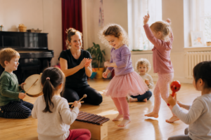 KI-generiert mit OpenAI: Kinder lernen spielerisch tanzen